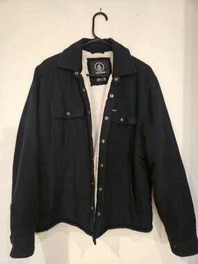 Volcom Men's Black Sherpa-Lined Shirt Jacket with White Lining